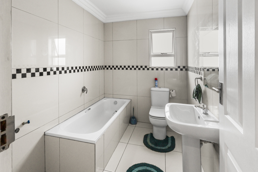 3 Bedroom Property for Sale in Cambridge Eastern Cape